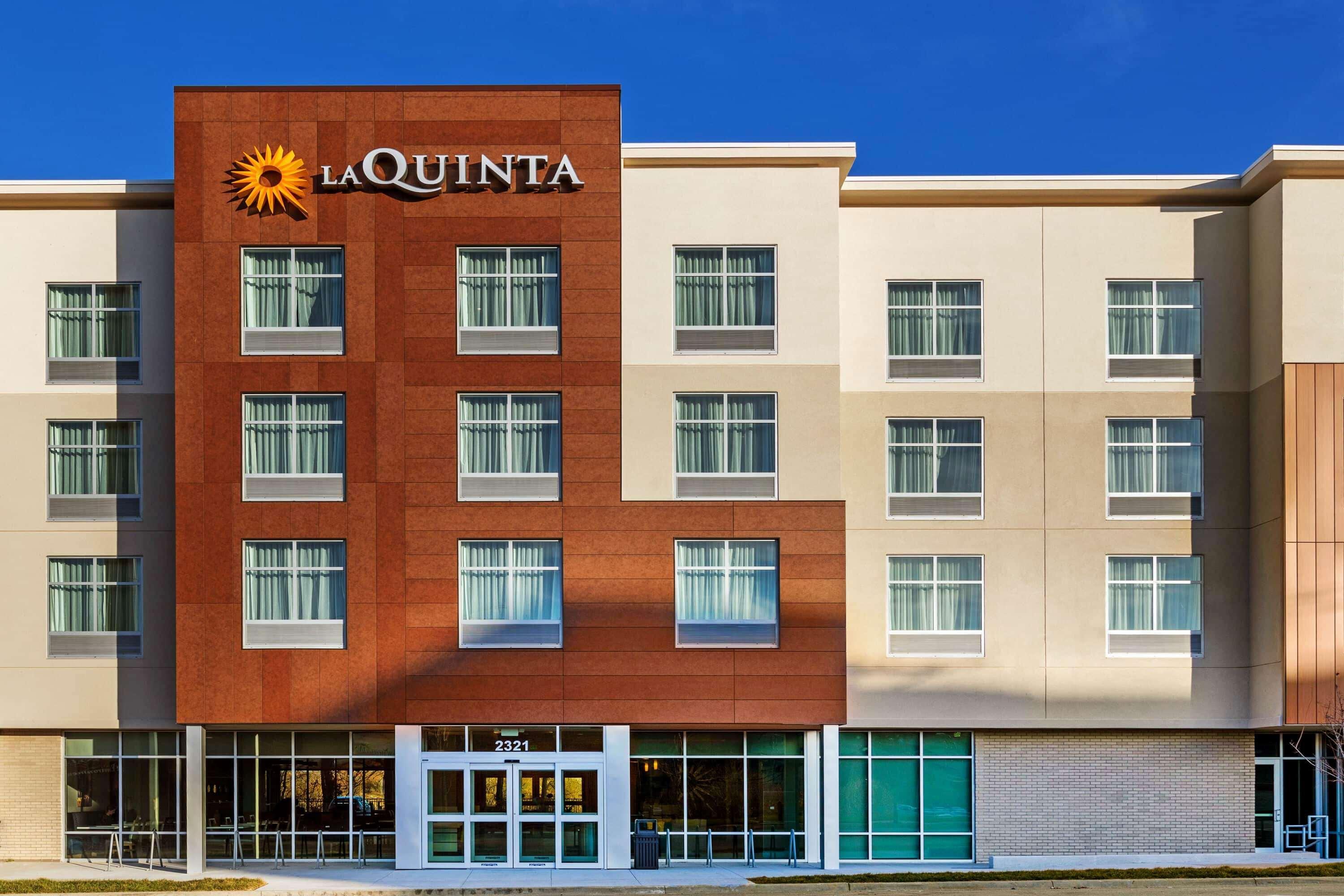 La Quinta Inn & Suites By Wyndham Kansas City Beacon Hill Exterior foto